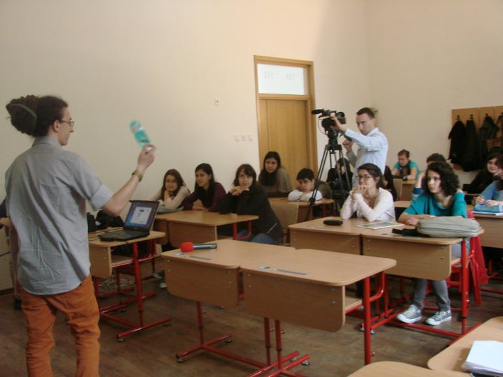 O mică prezentare în liceul Mihai Viteazu