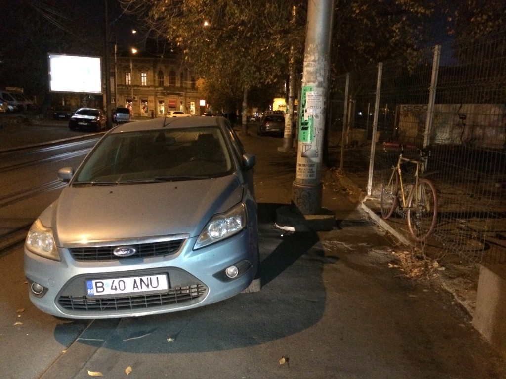 Parcatul pe trotuar ucide