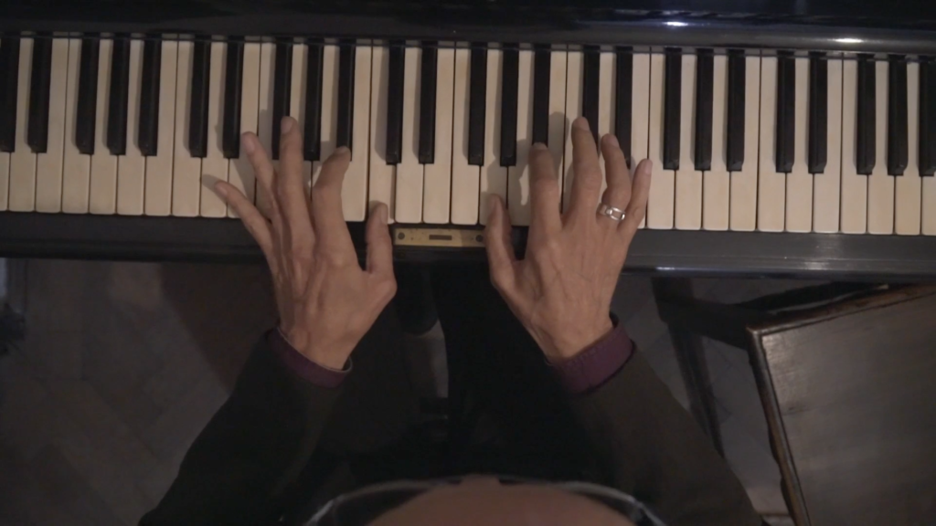 Practicant de karate, contrabandist, poet